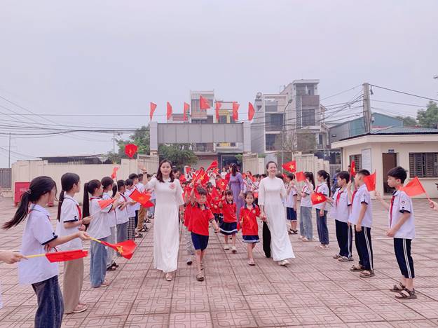 ĐÓN HỌC SINH MẦM NON 5-6 TUỔI SANG THAM QUAN TRƯỜNG TIỂU HỌC DÂN HÒA