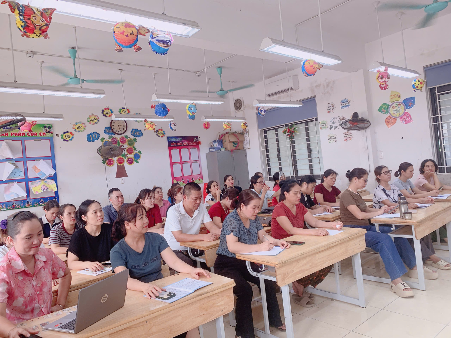 TRƯỜNG TIỂU HỌC DÂN HÒA PHỐI HỢP TỔ CHỨC ĐIỂM CẦU HỌC TẬP LỚP BỒI DƯỠNG LÝ LUẬN CHÍNH TRỊ HÈ NĂM 2026
