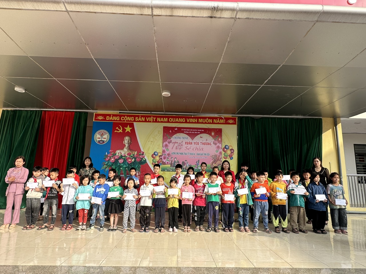 CHƯƠNG TRÌNH "XUÂN YÊU THƯƠNG - TẾT SẺ CHIA, HƯỞNG ỨNG PHONG TRÀO TẾT NHÂN ÁI - XUÂN GIÁP THÌN 2024"