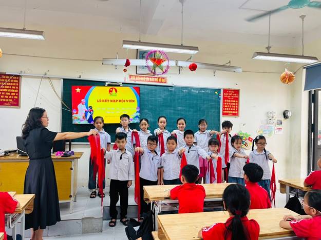 LỄ KẾT NẠP ĐỘI VIÊN MỚI NĂM HỌC 2025 - 2026